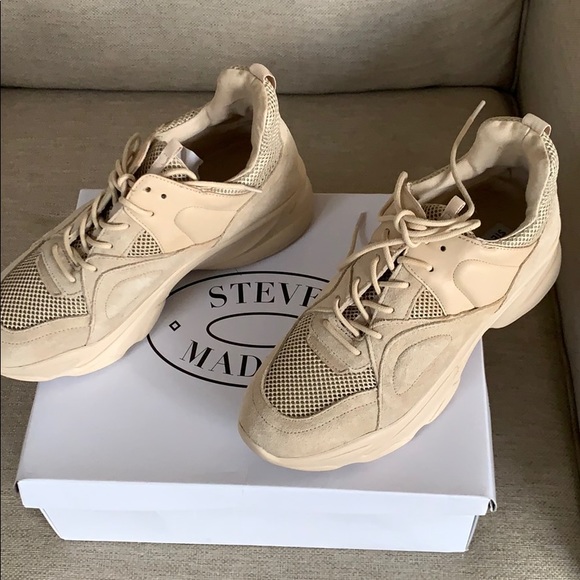 steve madden beige sneakers